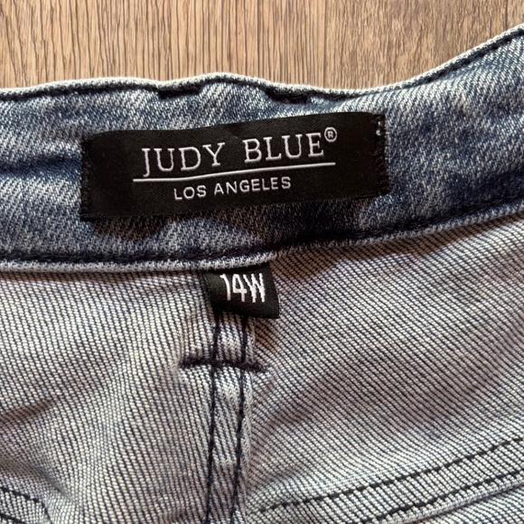 ➡️PRICED TO SELL!!  The Judy Blues you need for summer! - Picture 6 of 7